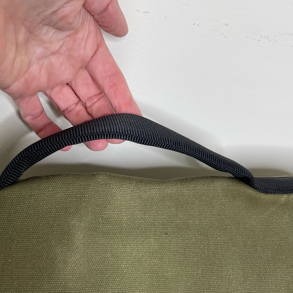 Chrome Citizen Messenger Bag in army green - Picture 6 of 12